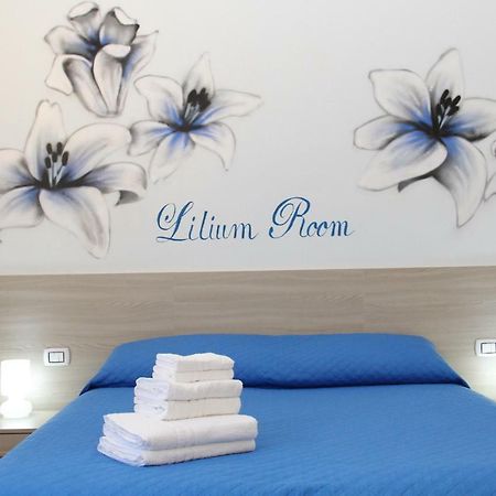 B&B Flower'S House Napels Buitenkant foto
